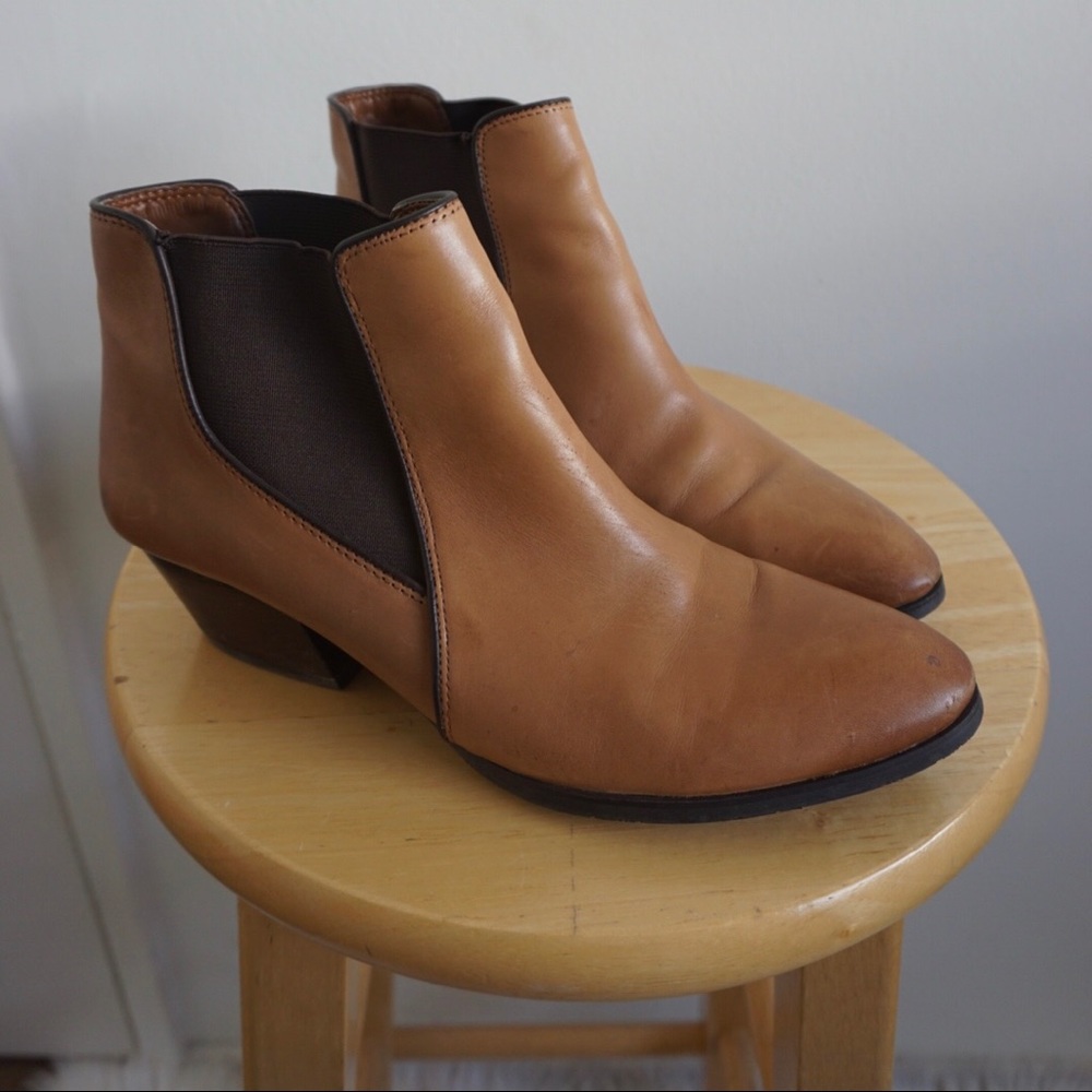 Tan Leather Chelsea Boots With Small Heel SIZE 7.5